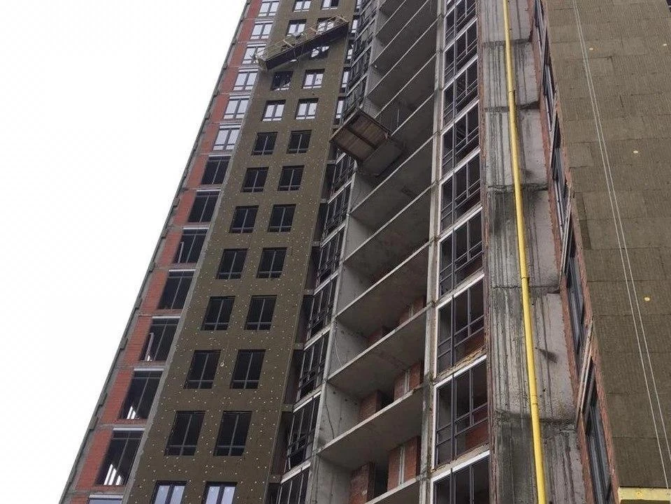 Штукатур упал с 15-го этажа и разбился насмерть