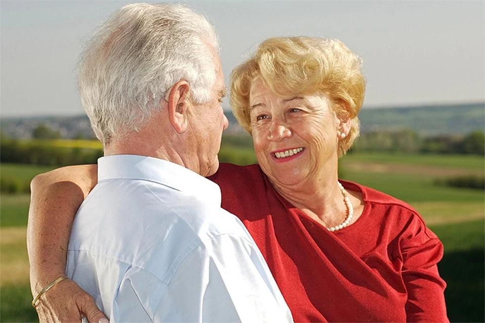 Психолог: люди старше 60 стали чаще жениться