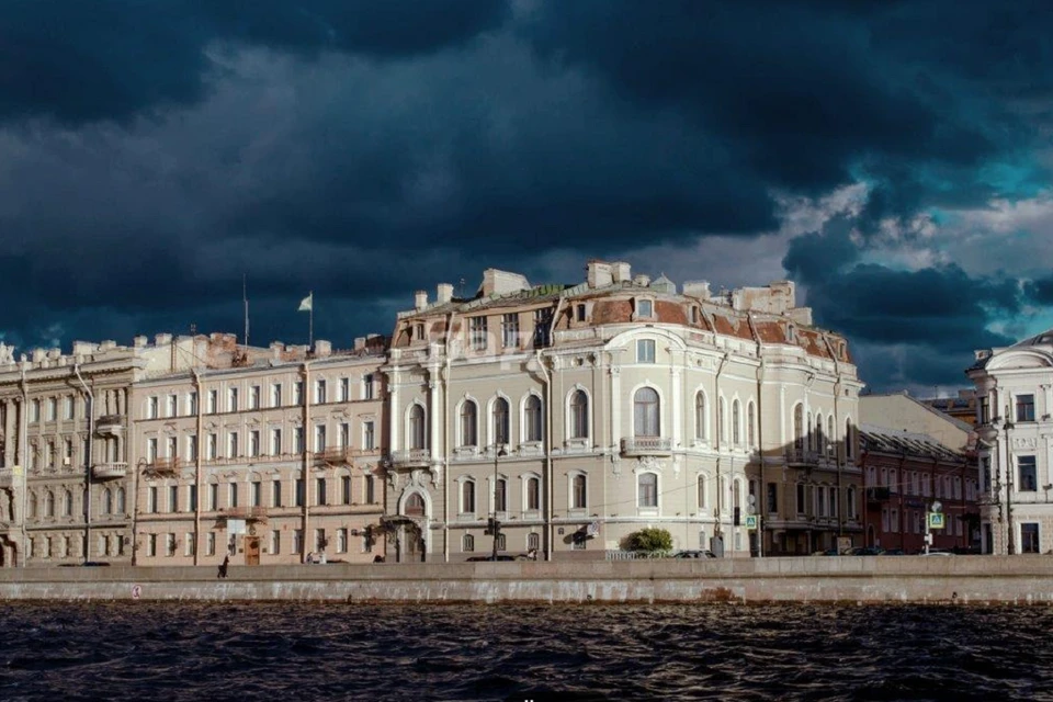 Особняк на набережной Кутузова выставили на торга за 190 миллионов рублей. Фото: РАД / auction-house.ru