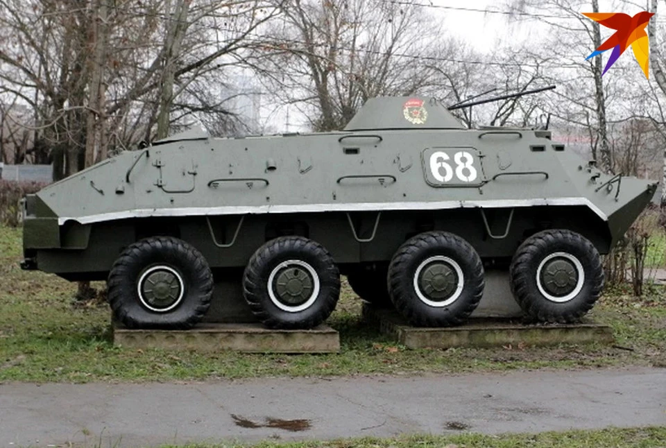 Это модификация БТР-60, установлен в парке Победы в Твери.
