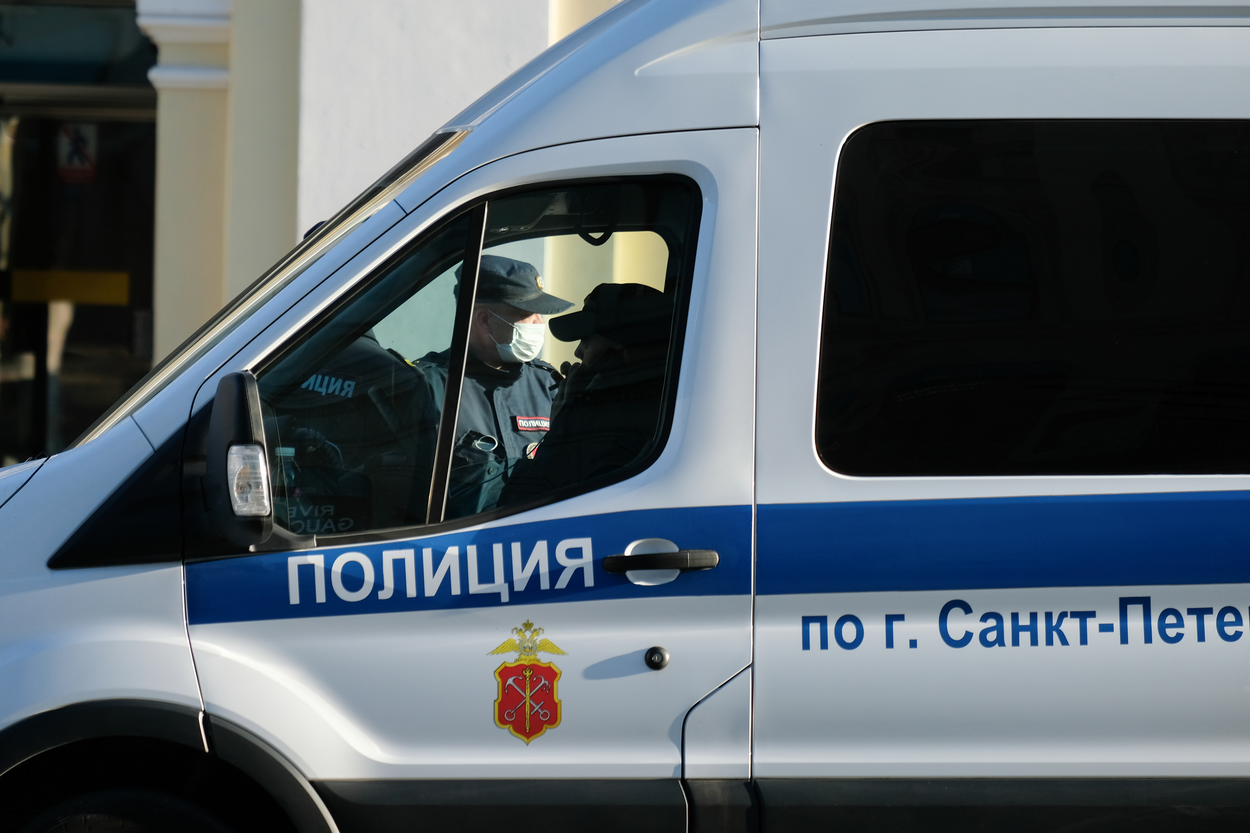 Утихомиривать буйного гражданина пришлось полиции.