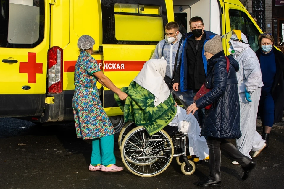 С эвакуацией пострадавших помогали все, кто мог