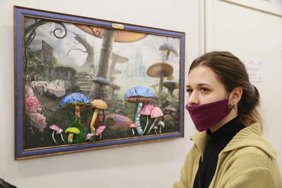 «Раствор маленьких глюков»: в Барнауле открылась завораживающая выставка.