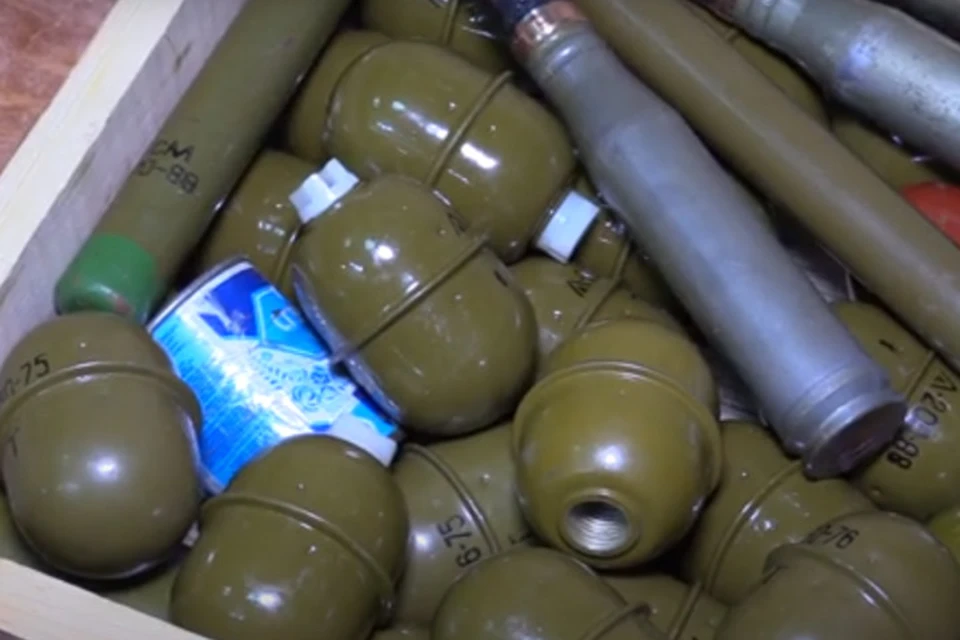 У жителей ДНР постоянно изымают оружие и боеприпасы, найденные в местах боев. Фото: МВД ДНР