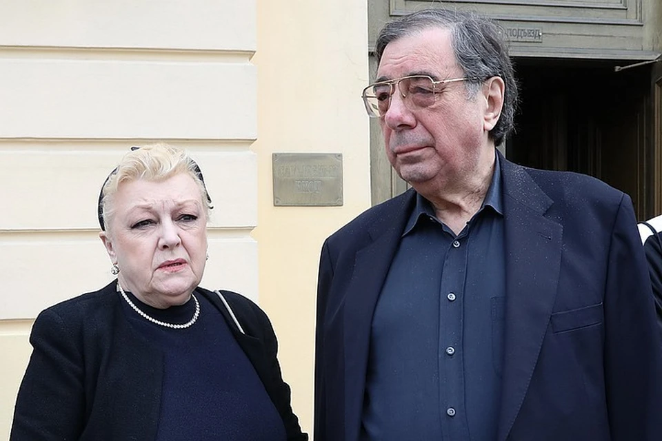 Михаила Семеновича и его супругу актрису Наталью Дрожжину обвиняют в мошенничестве с имуществом вдовы и дочери Алексея Баталова