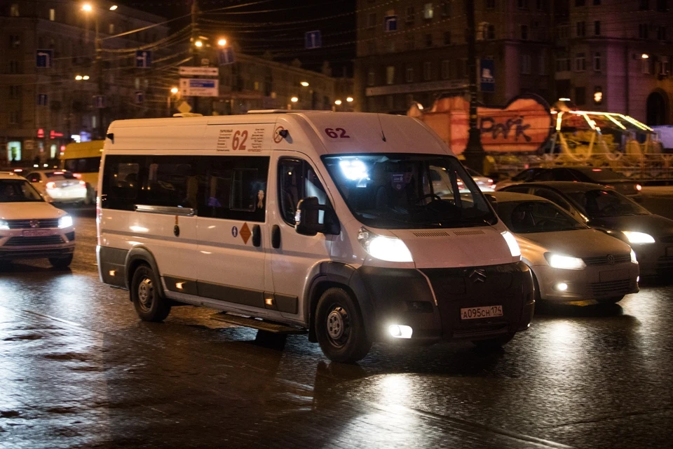 В Тракторозаводском районе неизвестные обстреляли маршрутку