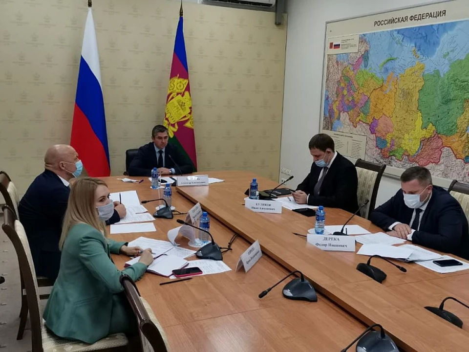 Перспективы дальнейшего сотрудничества между Краснодарским краем и Беларусью обсудили на видеоконференции с участием вице-губернатора Александра Руппеля и министра торговли Беларуси Владимира Колтовича. Фото: пресс-служба правительства Краснодарского края. ​