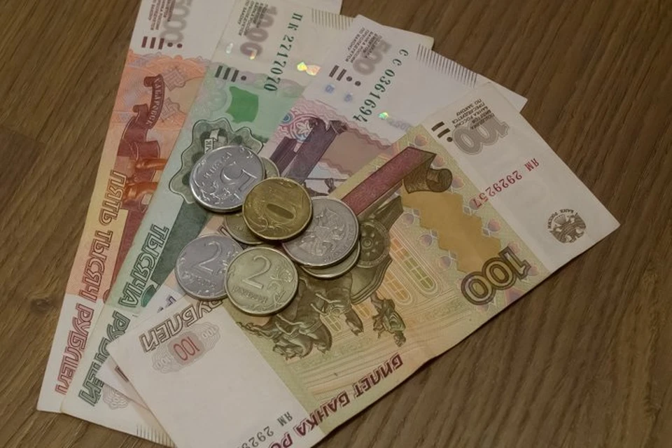 Проведя у терминала несколько часов и произведя порядка 50 банковских операций, мужчина лишился 1 миллиона 400 тысяч рублей