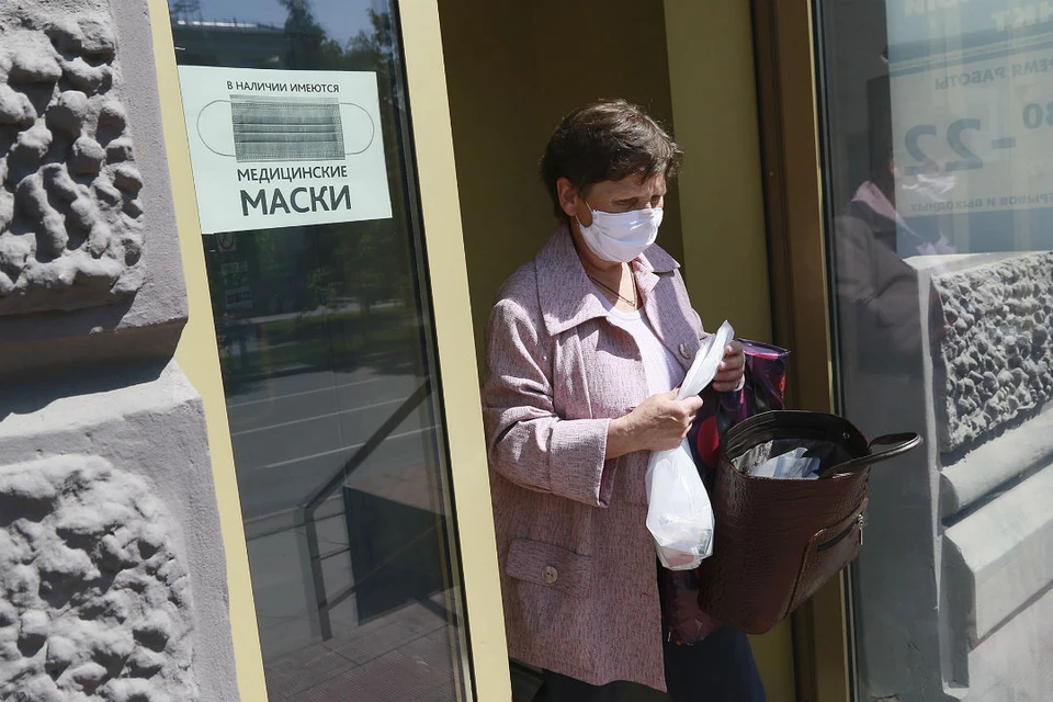 Кировчанам, появившимся без масок в общественном транспорте и местах массового скопления людей, а также в лифтах, такси и на парковках, грозит штраф.