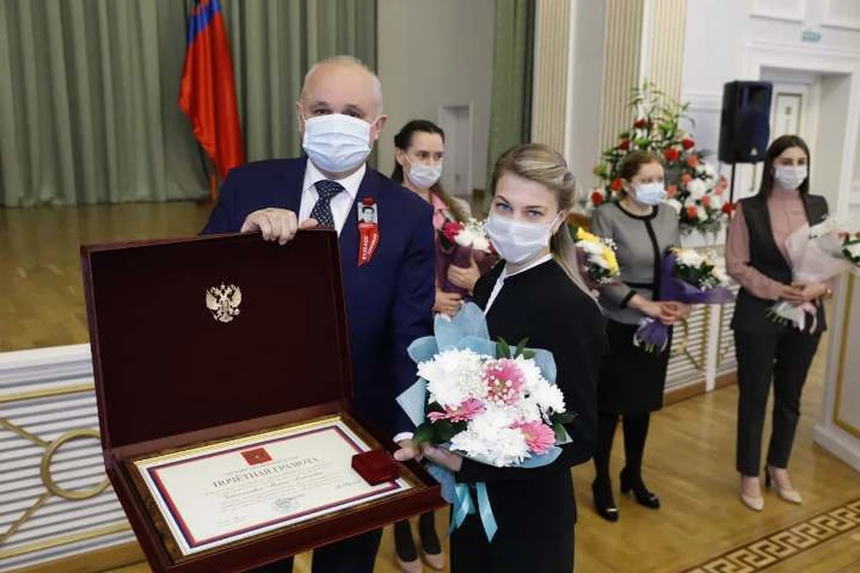 43 кузбасских медика получили награды за работу в красной зоне. ФОТО: пресс-служба администрации Правительства Кузбасса