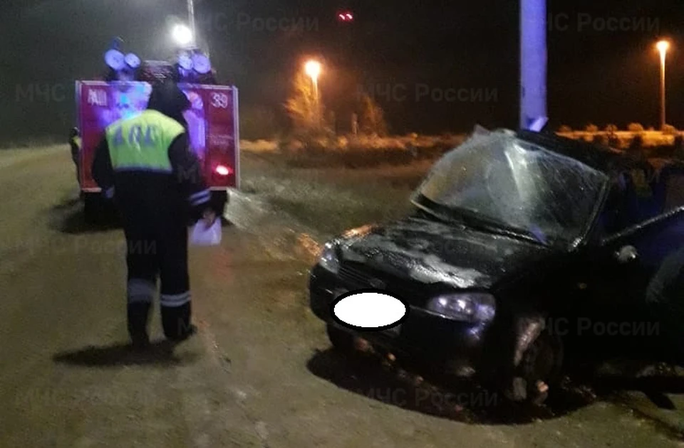 Машину занесло в кювет через встречную полосу