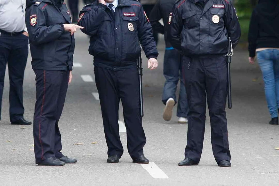 Полицейский действительно применил физическую силу, но вовсе не из-за отсутствия маски, как об этом писали в соцсетях