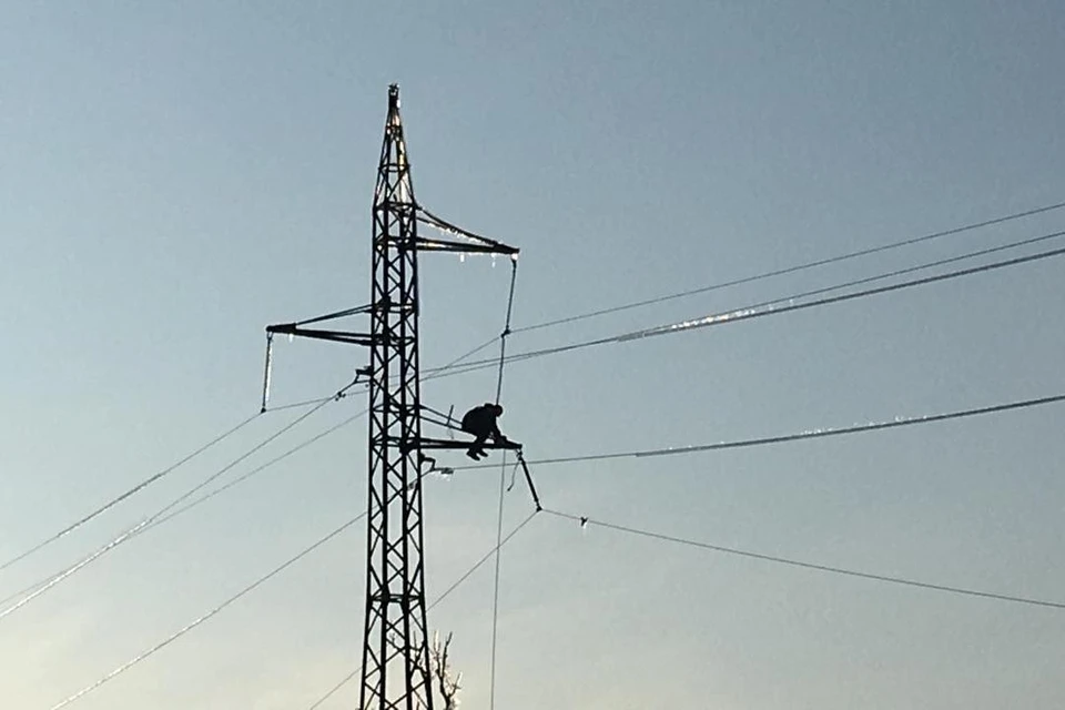 Восстановлено электроснабжение во Владивостоке в районе бухты Лазурная и поселка Емар. Фото: предоставлено пресс-службой ДРСК