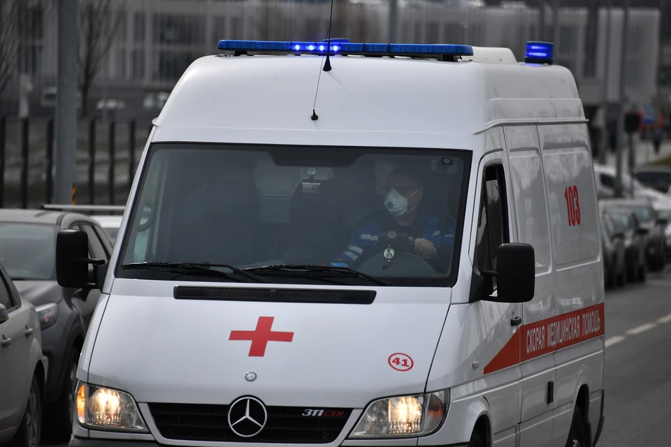 Пострадавшей девочке медики оказали помощь на месте