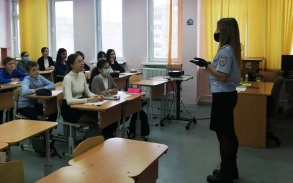 Полицейские Лангепаса провели лекции для школьников и студентов колледжа Фото: ОМВД России по г.Лангепасу