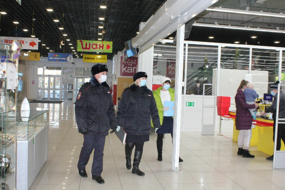 В Биробиджане проверили соблюдение масочного режима