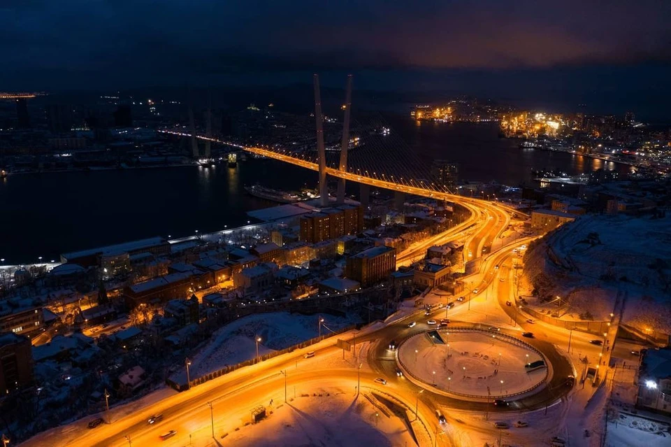 Светлый центр - темный Чуркин. Фото: instagram.com/vyshe.kryshi/