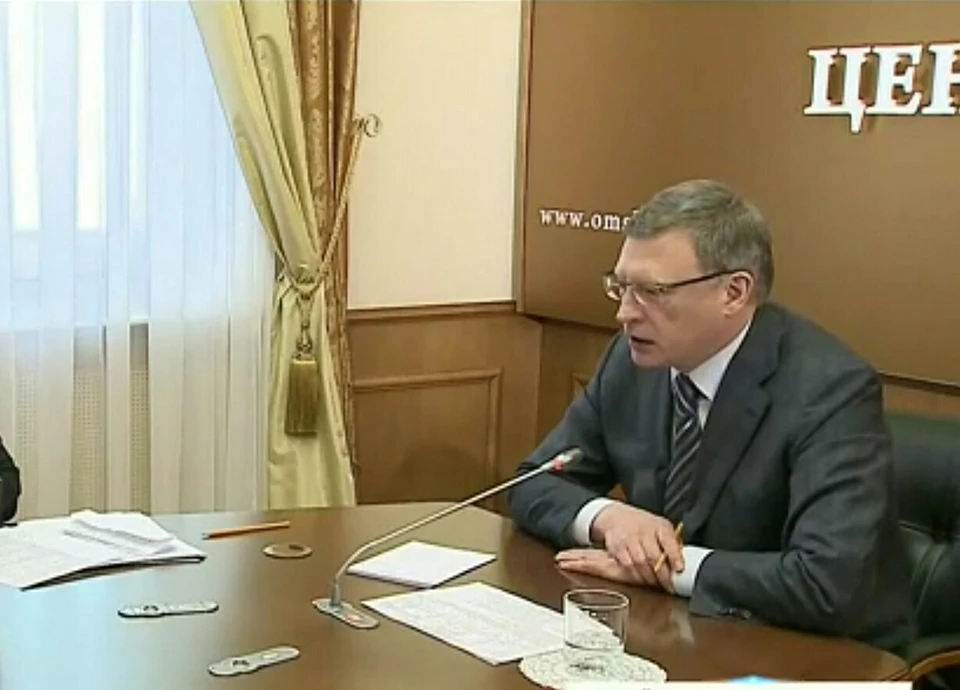 Губернатор Бурков отвечает на вопросы журналистов. Скриншот видео