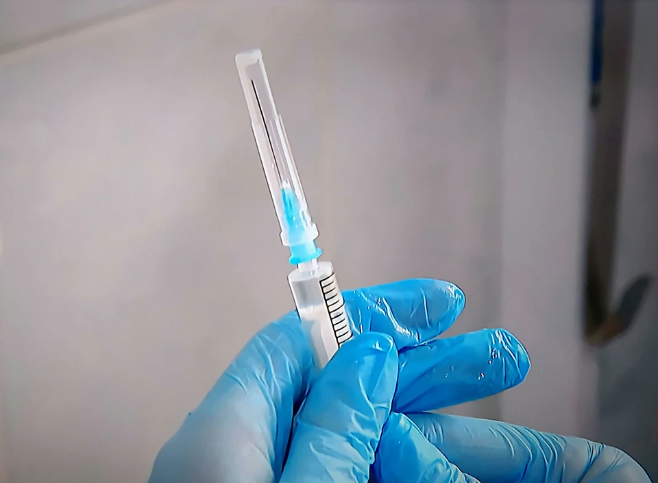Вакцинация от коронавируса препаратом «Эпиваккорона» будет бесплатной для россиян.