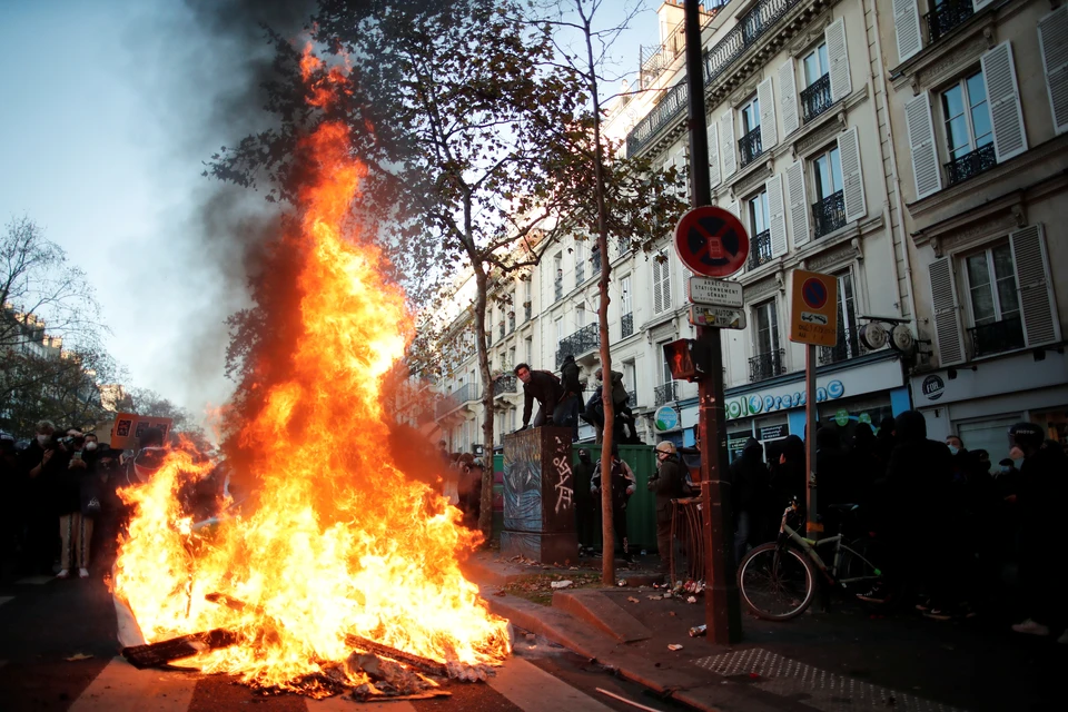 В ходе беспорядков в Париже пострадали 37 силовиков