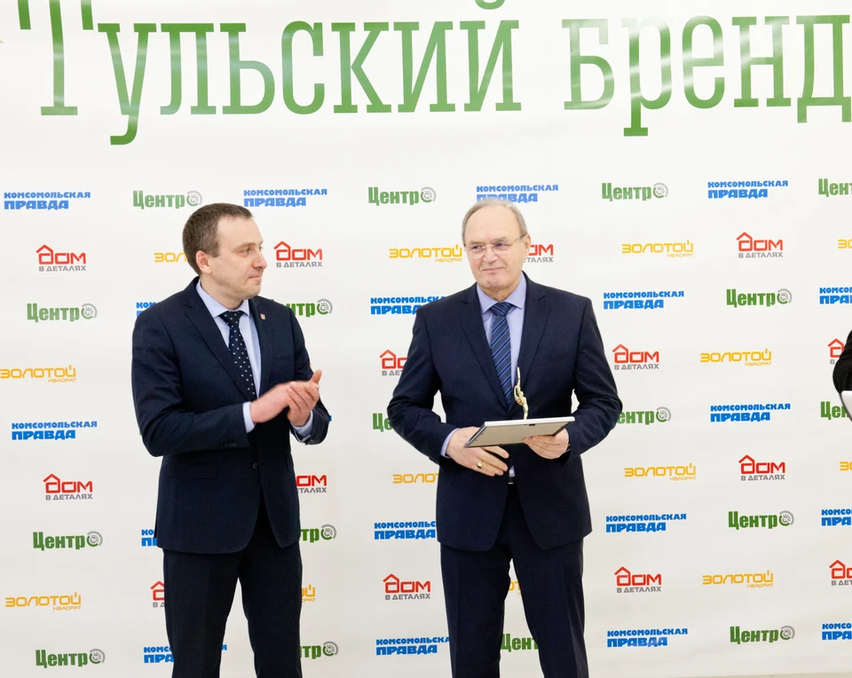 Почетную награду - премию "Тульский бренд-2020" для компании ООО "КНАУФ ГИПС НОВОМОСКОВСК" получил ее управляющий директор Анатолий Васильевич Макеев.