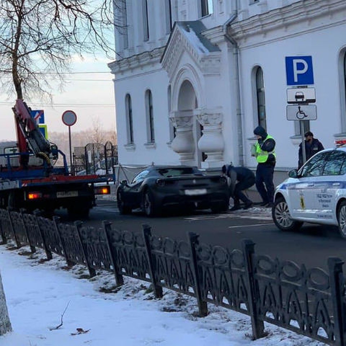 В Ярославле на штрафстоянку эвакуировали Ferrari депутата - KP.RU