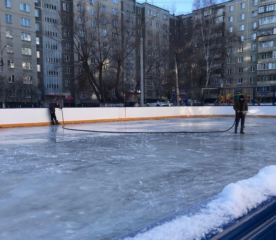 Дворовые хоккейные коробки