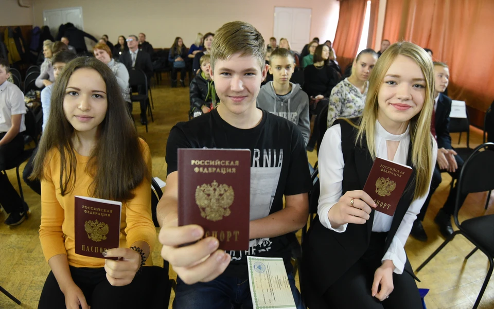 На сегодня порядка 180 тысяч человек только в ДНР получили паспорта РФ