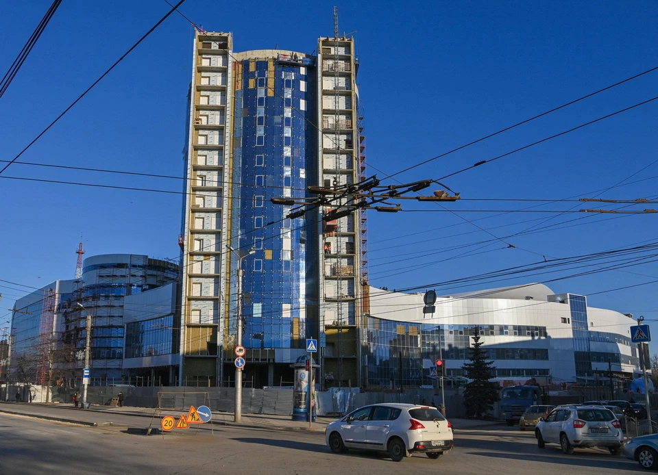 По словам губернатора, на арене вовсю «пекут пирог»