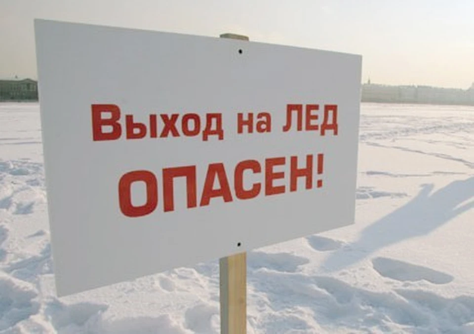 Астраханец решил проверить прочность льда и чуть не утонул