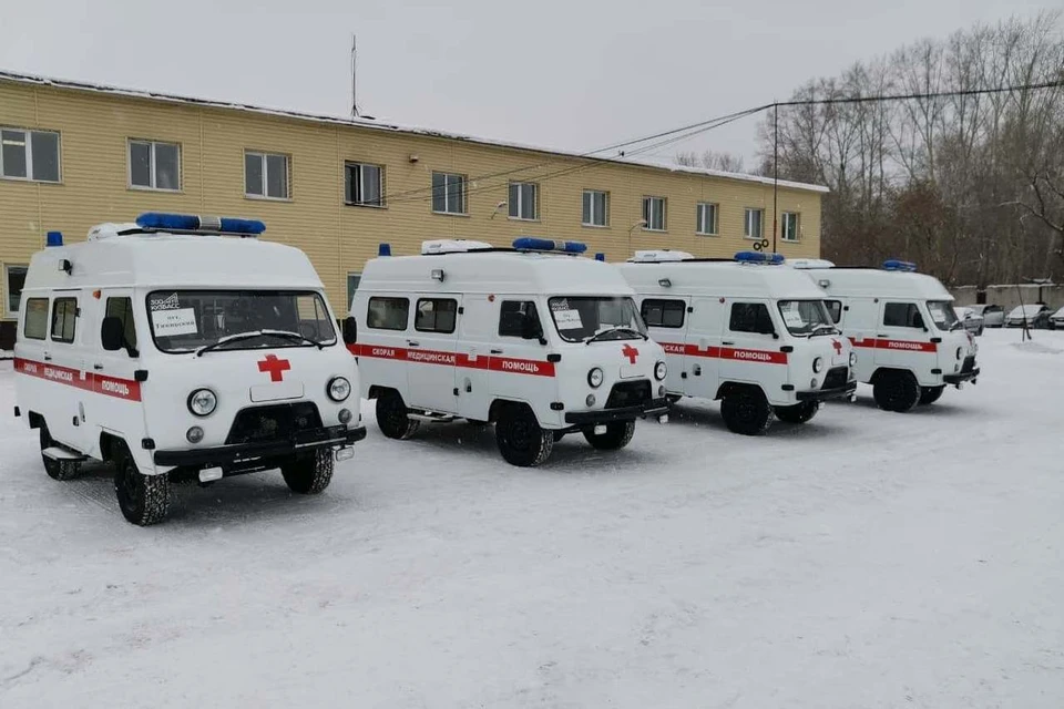 10 автомобилей скорой помощи поступило в Кузбасс по программе борьбы с коронавирусом. Фото: Пресс-служба АПК