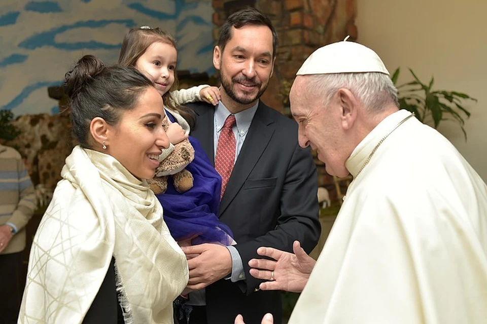 Светлана Касьян с супругом и дочкой в гостях у Папы Римского