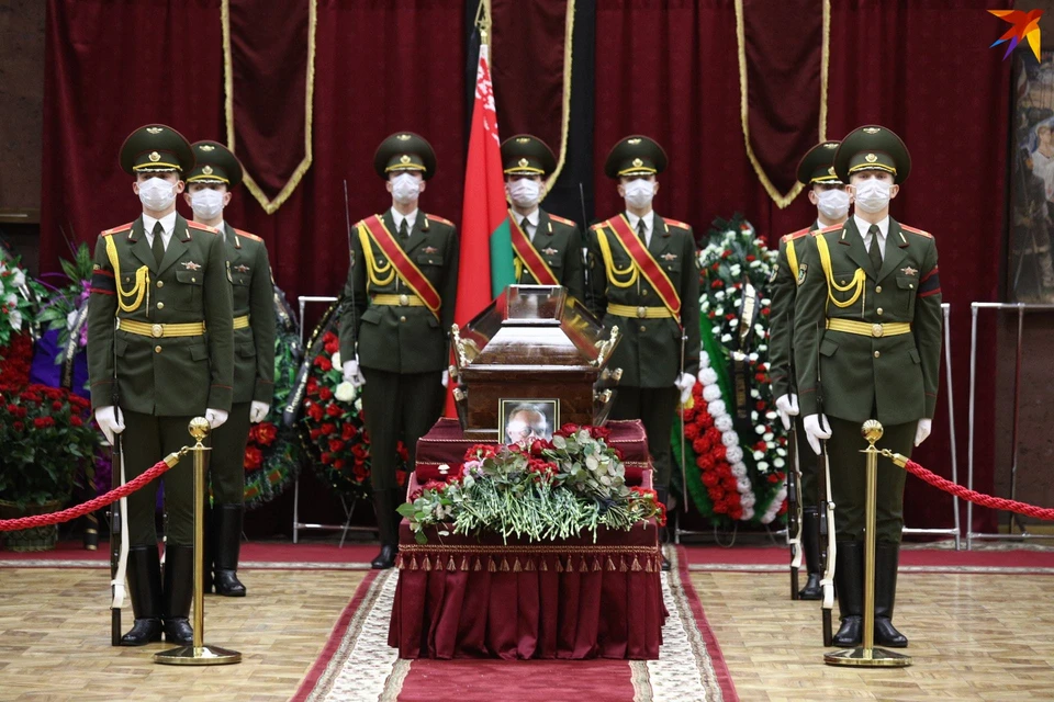 Офицеры прощание. Кебича и Лукашенко. Прощание в доме офицеров Пенза. Прощание в доме офицеров сегодня Пермь.