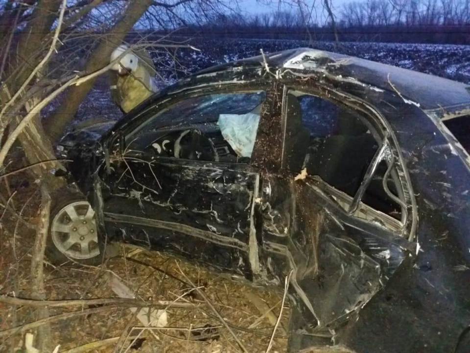 В жутко покореженной машине шансов выжить, похоже, не было.