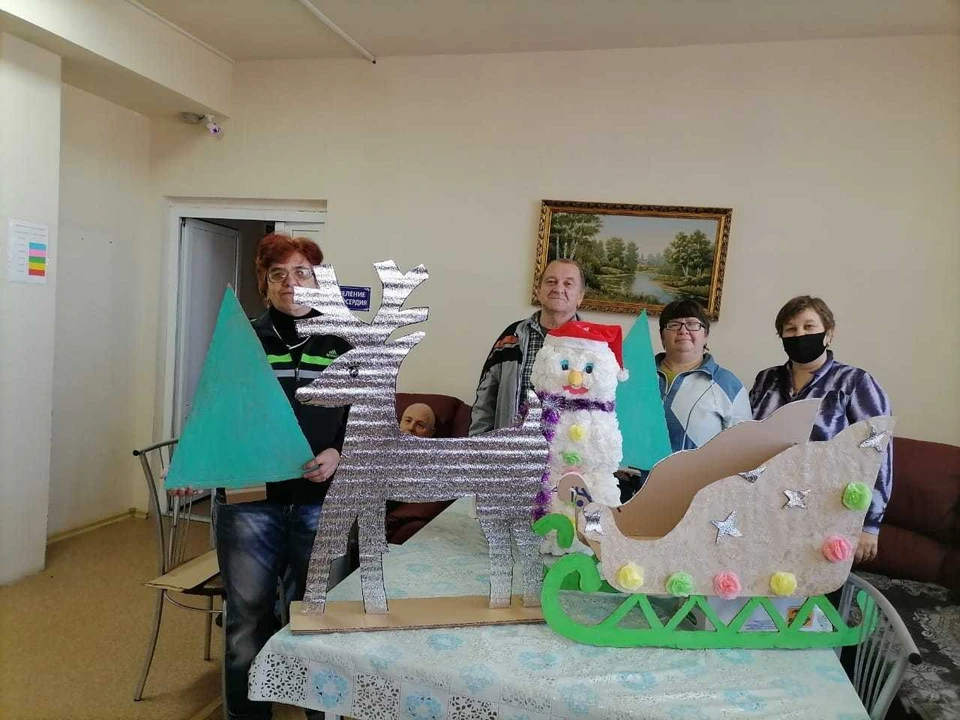Поделки, которые создают постояльцы интерната. Фото: благотворительный фонд "Старость в радость"