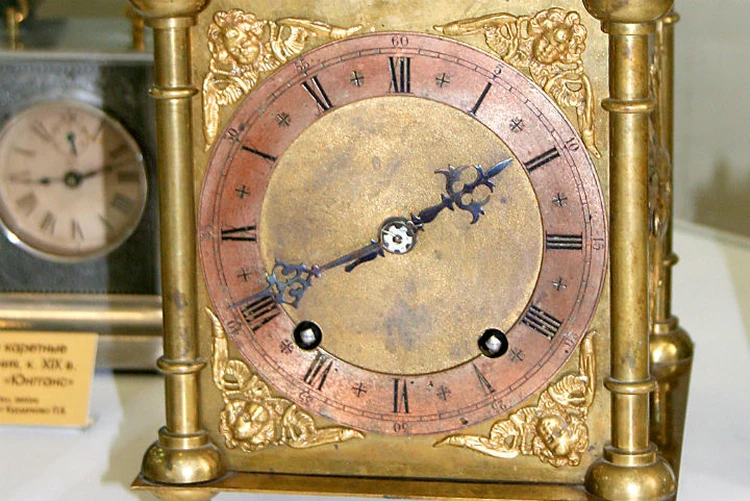После землетрясения в Иркутской области в музее сами завелись старинные часы XIX века, которые не могли починить два года
