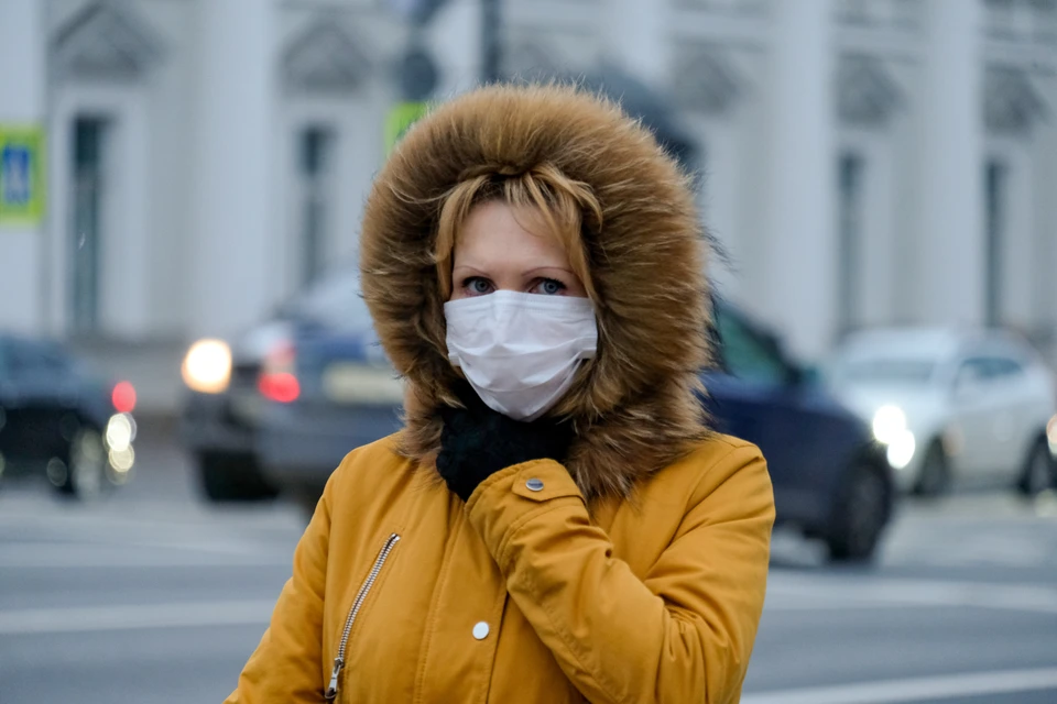 ЗакС разрешил Смольному продлевать карантинные меры на 2021 год.