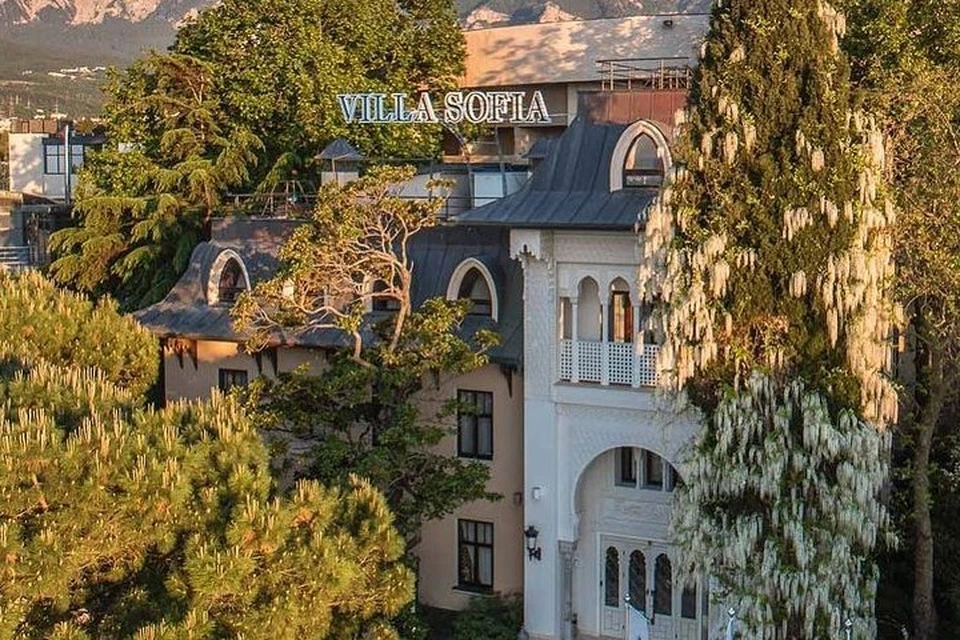 Почти двенадцать лет гостиница занимала ведущие позиции на крымском курортном рынке, но в прошлом году понесла серьезные убытки. Фото: instagram villasofia_yalta