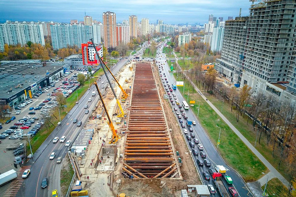 Вид с квадрокоптера на строительство станции «Улица 800-летия Москвы» Люблинско-Дмитровской линии столичного метрополитена.