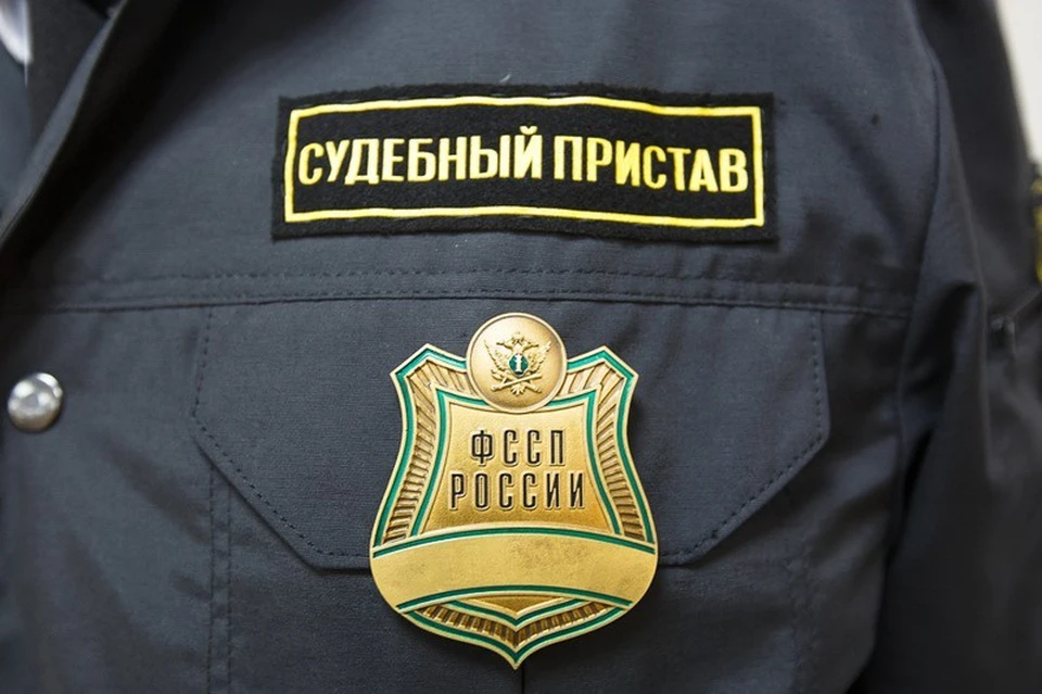 Под Смоленском мать начала выплачивать долг по алиментам после отработки на фабрике. Фото: пресс-служа УФССП России по Смоленской области.