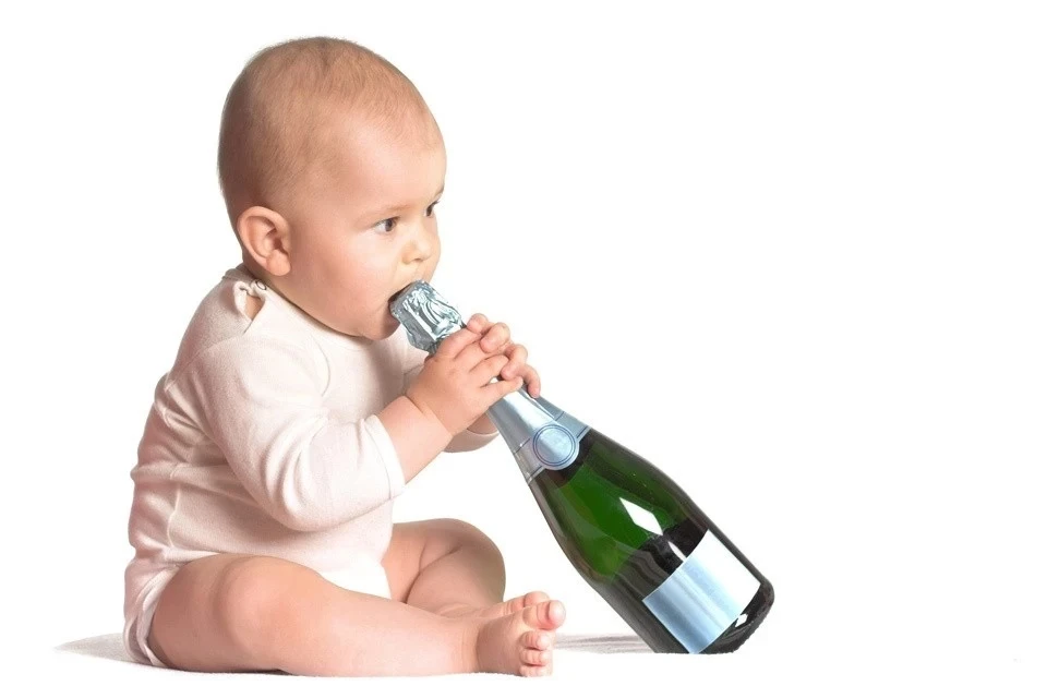 Общественники снова хотят запретить детское шампанское, но врачи против