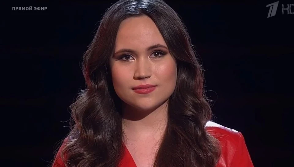 Яна спела песню Ирины Дубцовой «О нем» и поразила своим голосом жюри и слушателей.