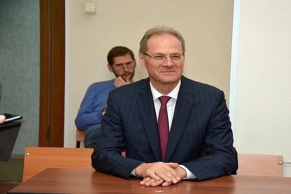 Экс-Губернатор Новосибирской области Василий Юрченко отсудил у Министерства финансов страны крупную сумму.