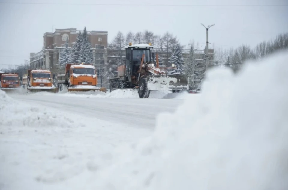 Уборка улиц Екатеринбурга продолжается 1 января 2021 года