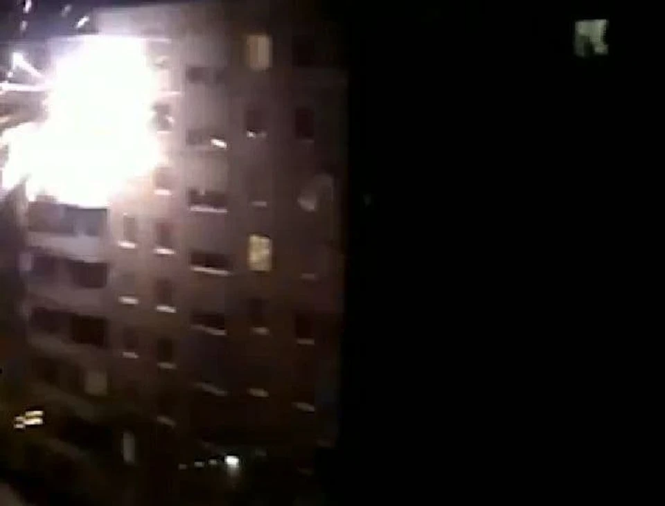 Залпы фейерверка били прямо в окна.