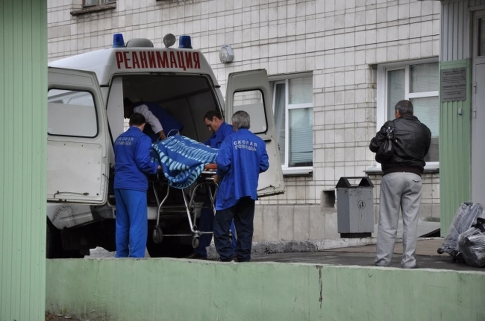 В больницу доставили двух женщин, спасти водителя не удалось.