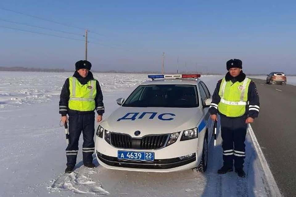 Полицейские, которые пришли на помощь.