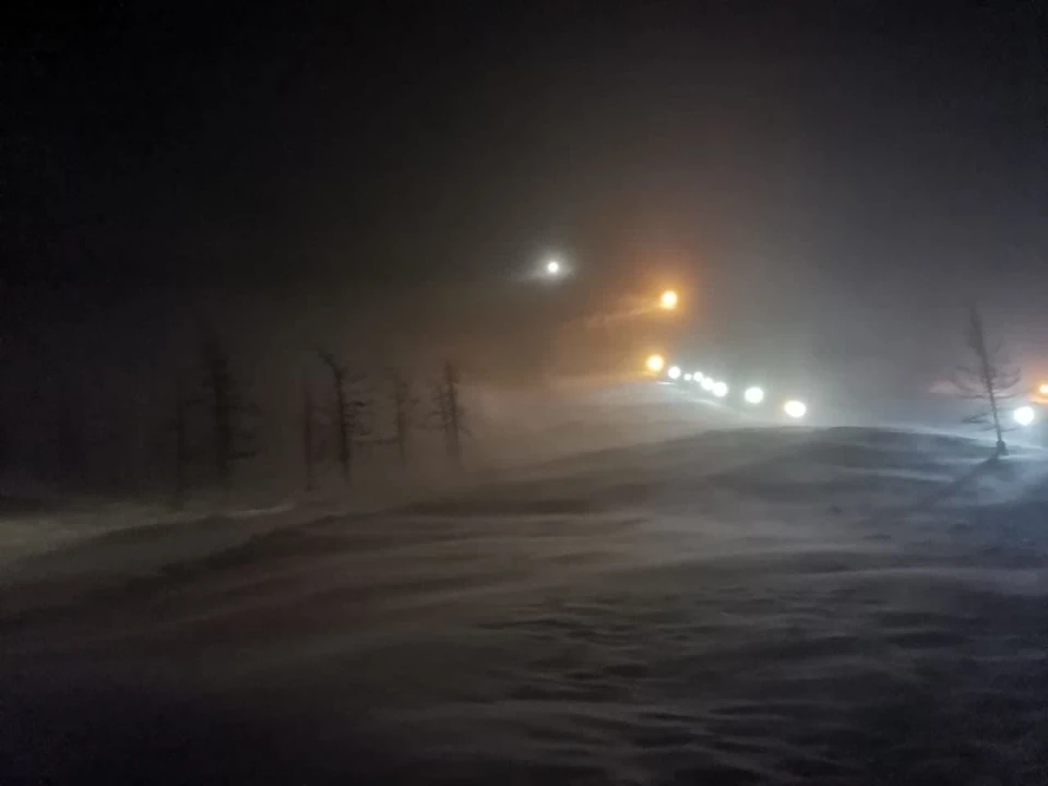 Четыре человека найдены живыми после схода лавины в Норильске. Фото: МЧС России