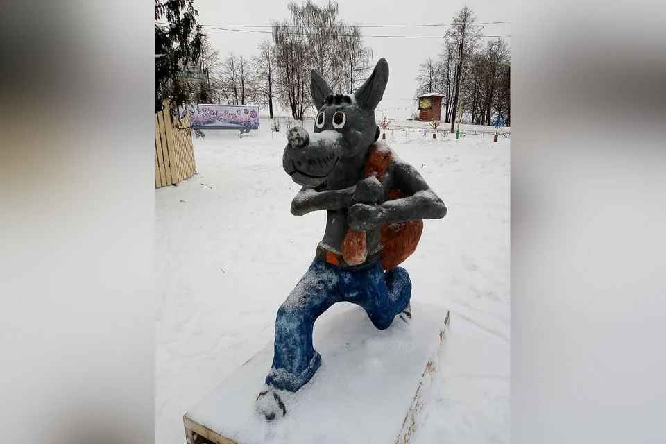В Омутнинске появились снежные фигуры героев известного советского мультфильма. Фото: vk.com/etotkirov