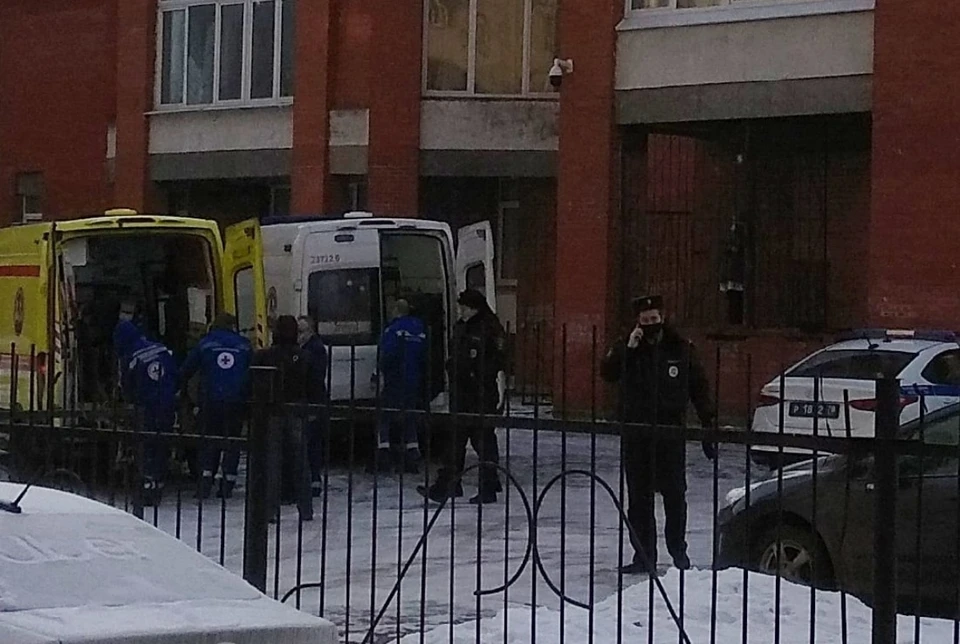 Ребенок выпал из окна школы Фото: ДТП и ЧП Петербург